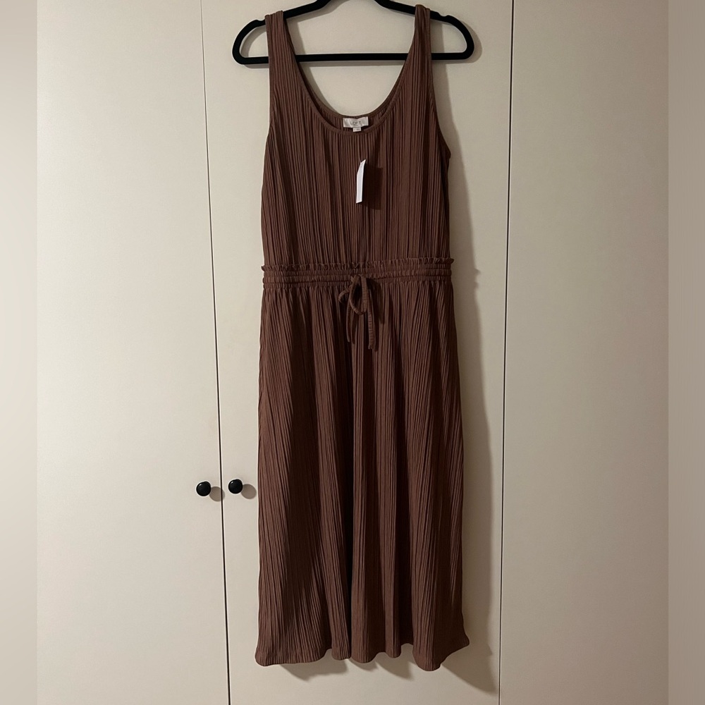 NWT Midi crinkle tie waiste dress